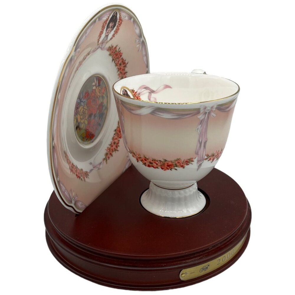 Avon Honor Society 2000 Mrs. PFE Albee Commemorative Teacup & Saucer Set In Box - Picture 9 of 16